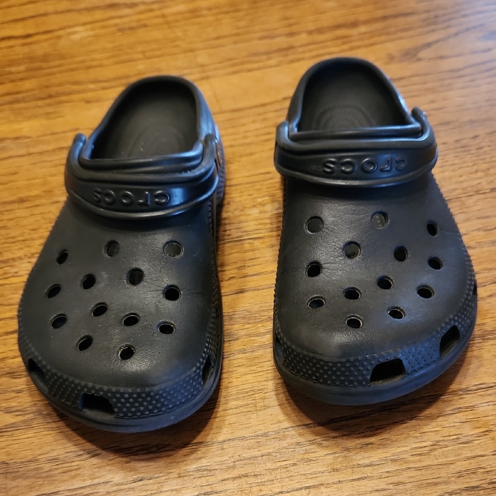 Black Crocs M5 W7